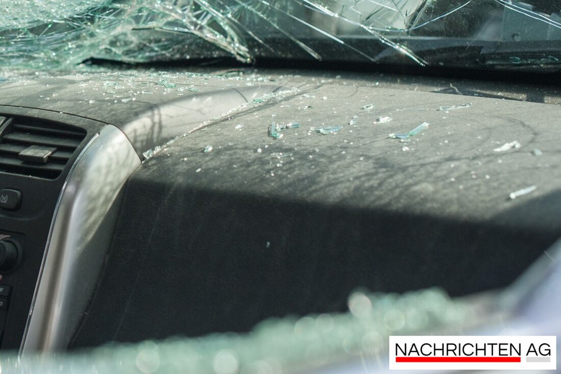 Verkehrsunfall auf der Pontina bei Spinaceto am 31. Mai 2025: Sechs Fahrzeuge, zwei Verletzte, Umleitung und Sperrung.