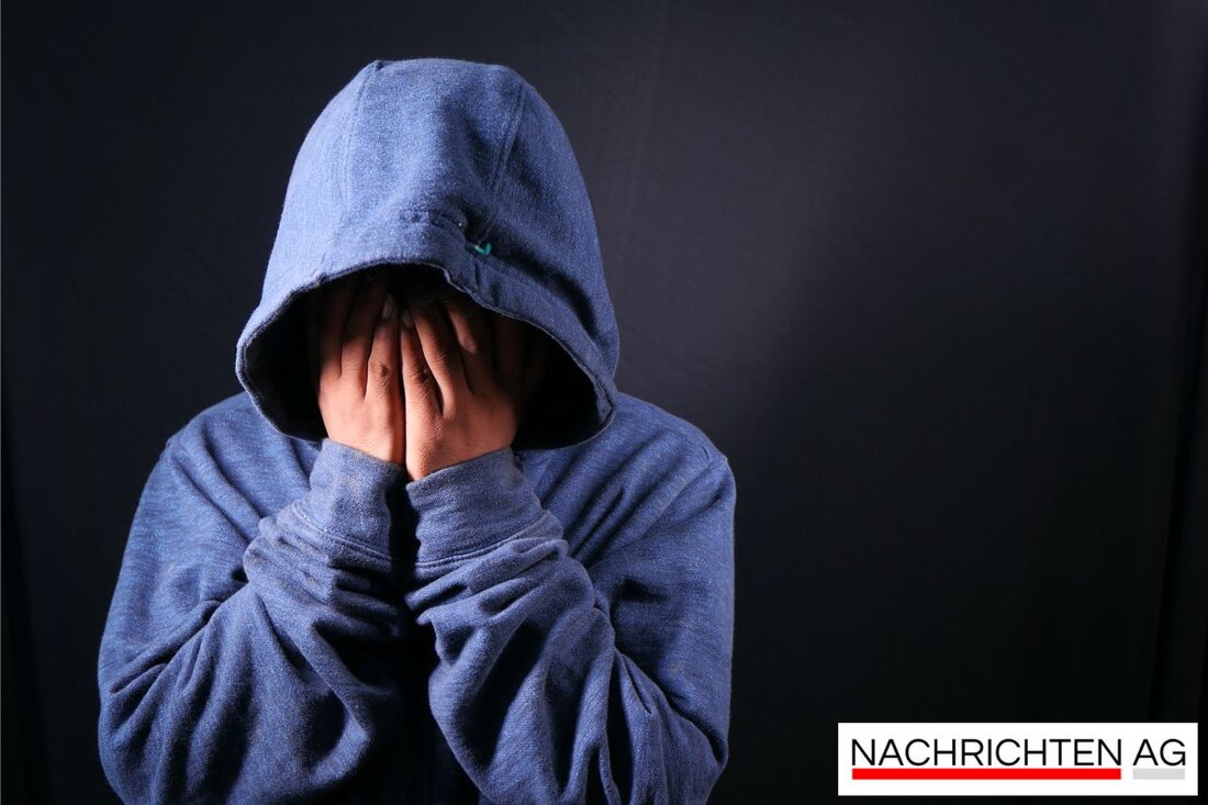 Die Polizei sucht den vermissten 17-jährigen Niklas K. aus Dresden-Striesen nach seiner letzten Sichtung am Hauptbahnhof. Hinweise erbeten.